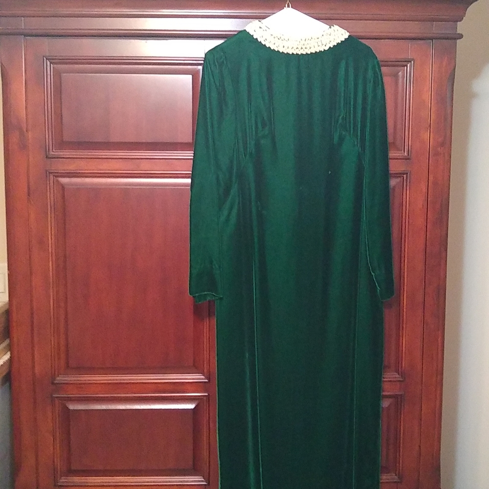 Emerald green long velvet dress, gown. Vintage, handmade Collar With Bling Lace